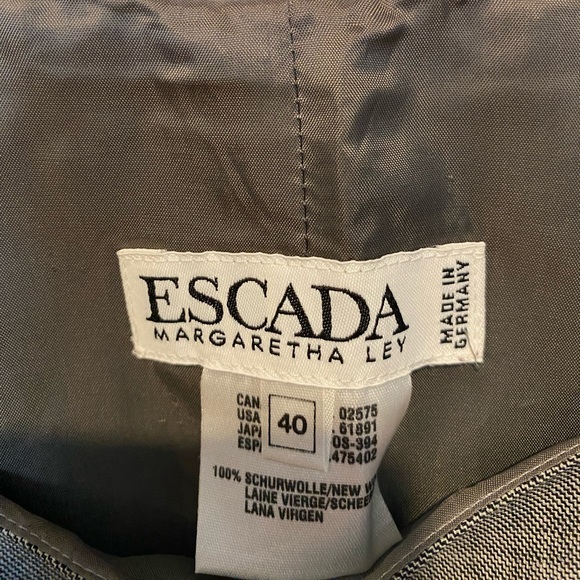 Escada Tank - Picture 2 of 4